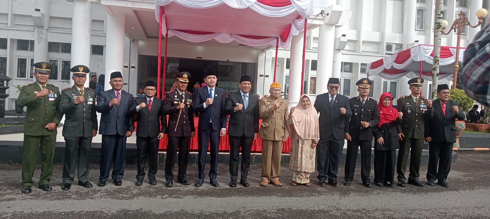 upcara hari pahlawan ketua 10nov 2