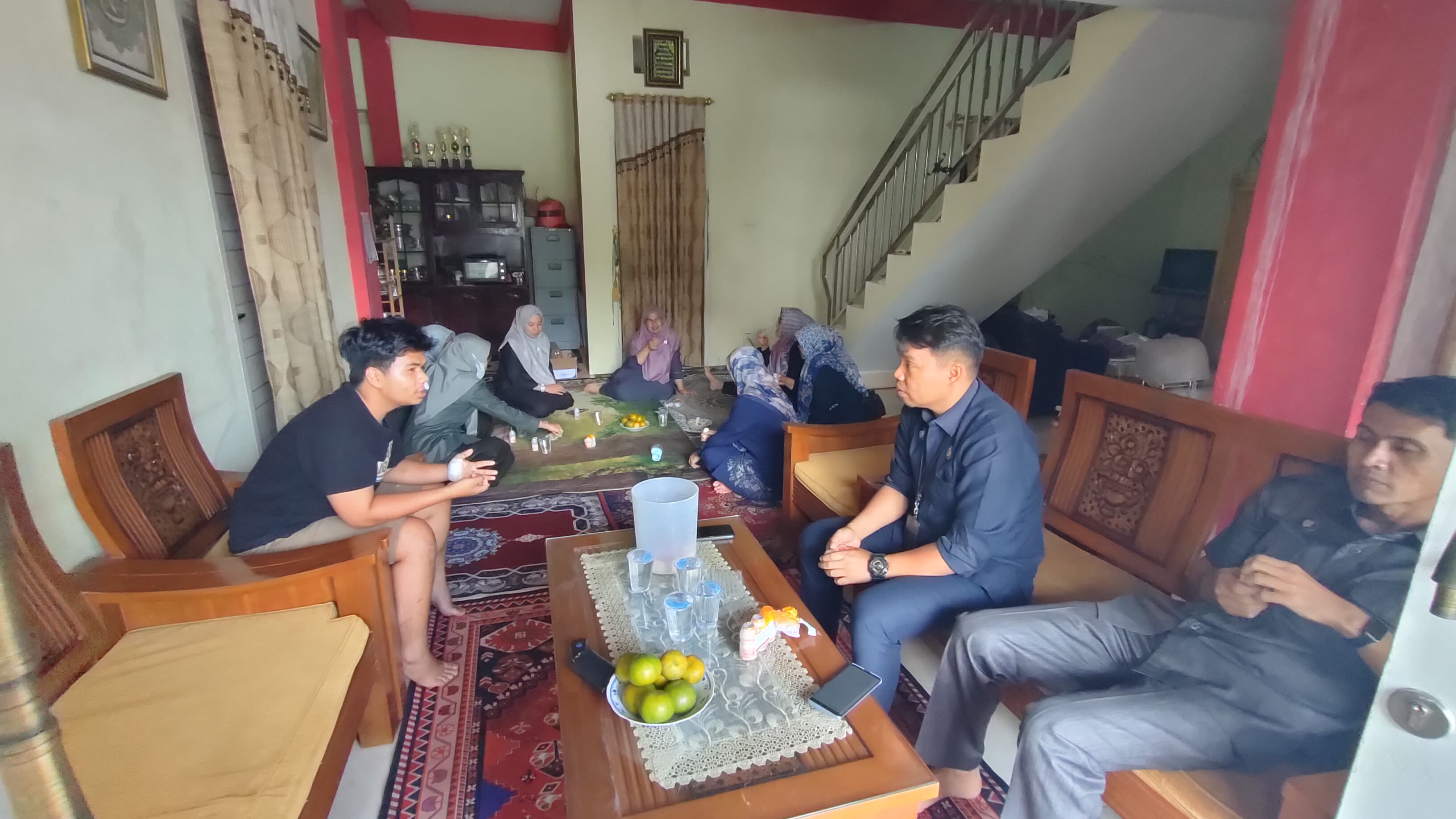 menjenguk anak buk anis 6agustus 1