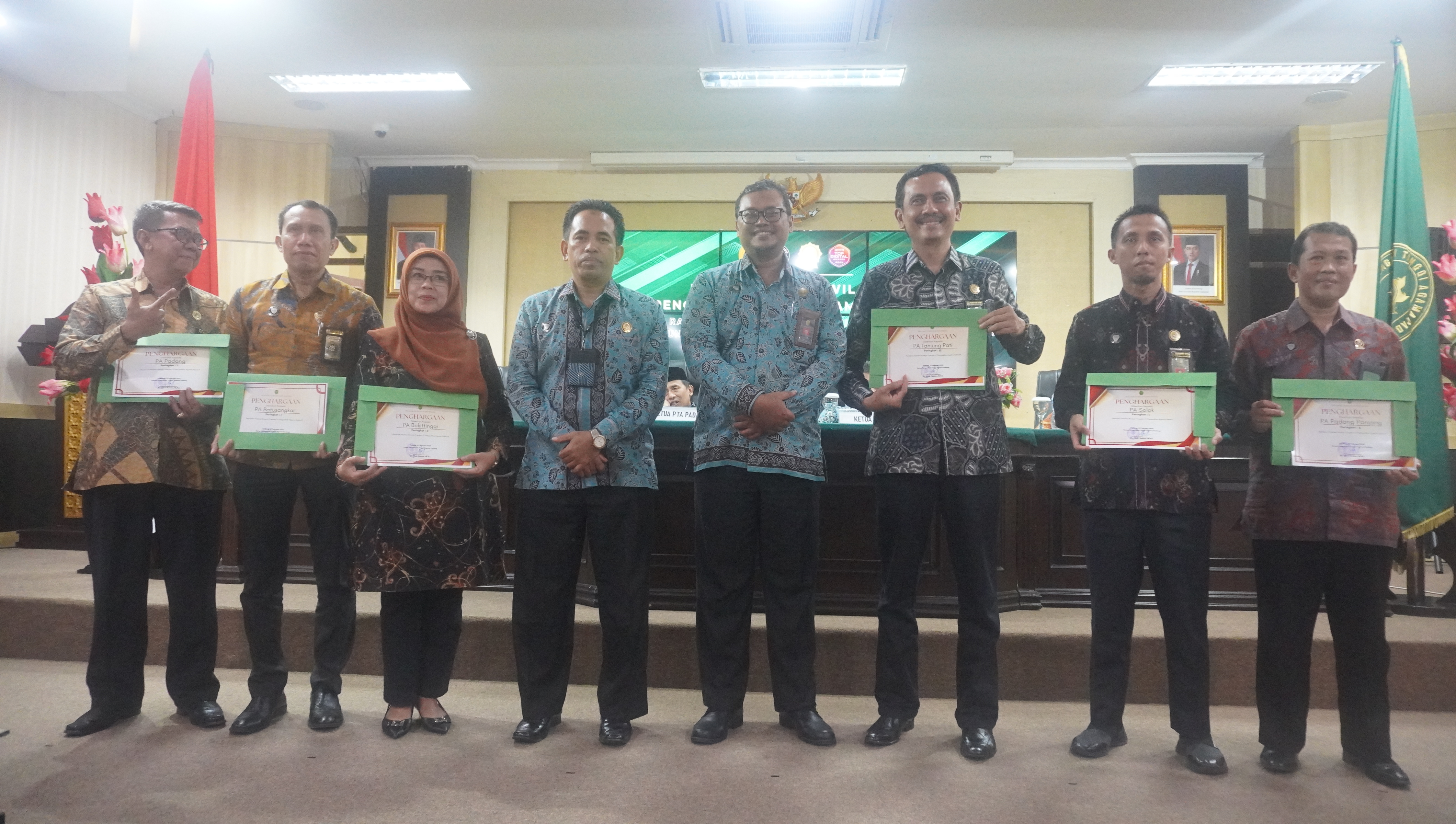 penghargaan pta padang 25feb 5