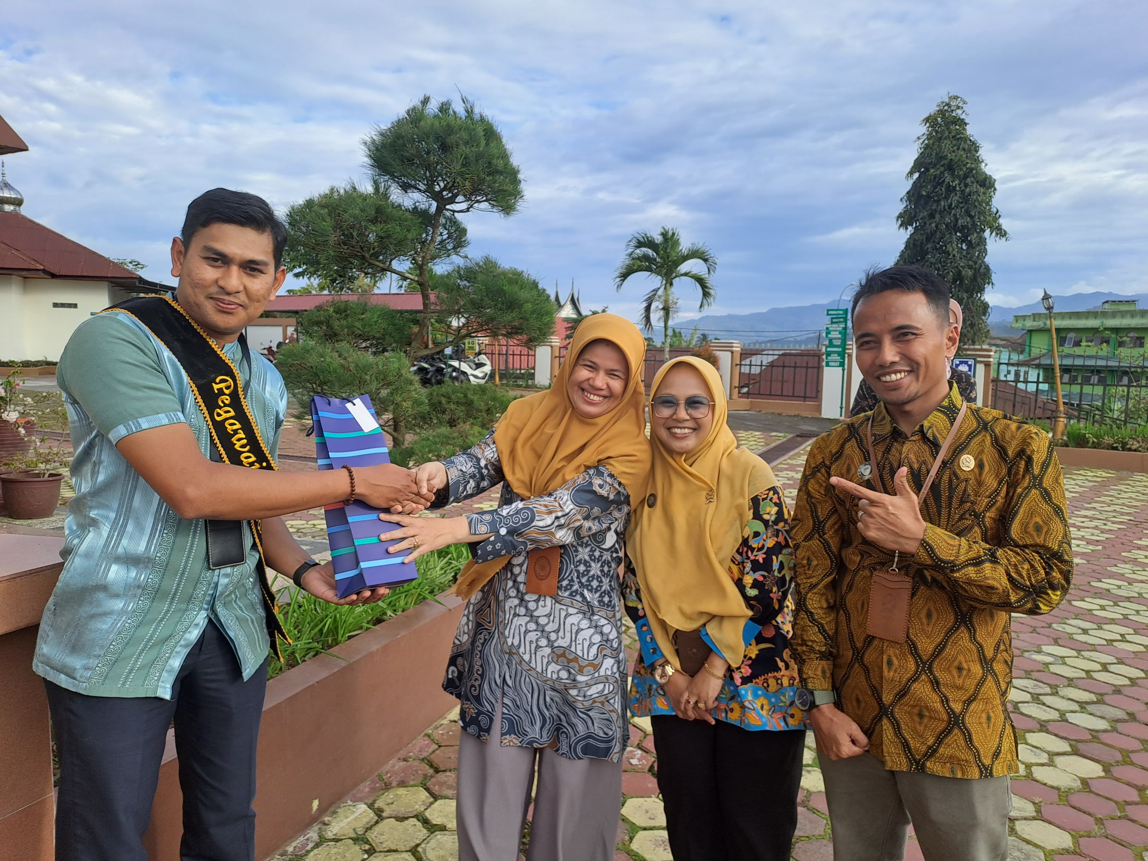 pengukuhan pegwai terbaik 31jan 3