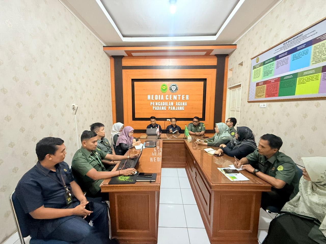 rapat kesekretariatan 29apr 1